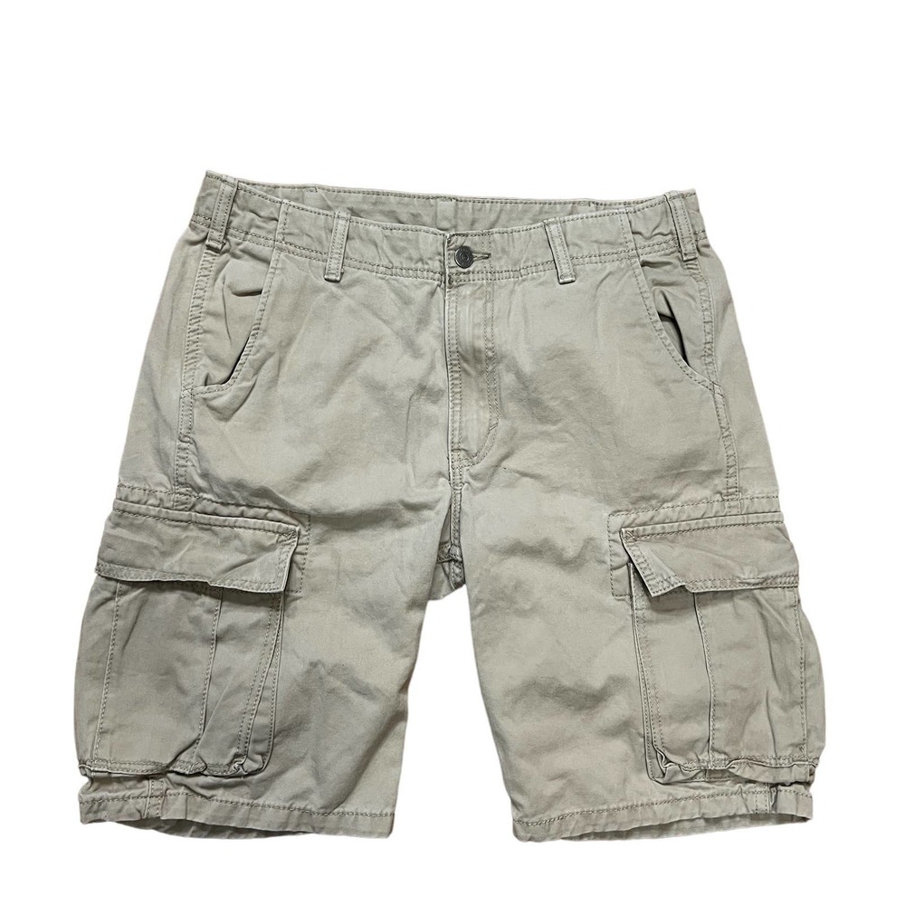 Levi cargo shorts in beige